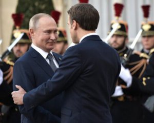 Путин с Макроном поговорили по телефону об Украине