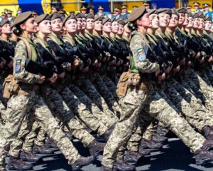 Не треба бігти до військкомату: головнокомандувач ЗСУ про військовий облік для жінок