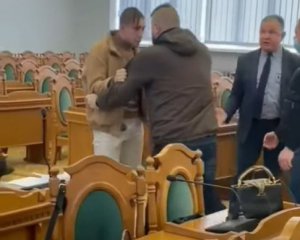 Каратист Горюна побился коллегой-депутатом