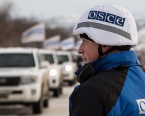 ОБСЕ фиксирует на Донбассе колонны грузовиков и военную технику РФ