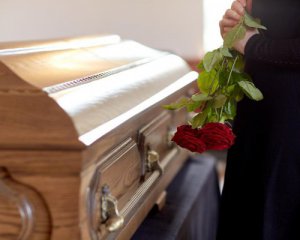 У Києві працівники ритуального бюро вимагали гроші за небіжчика