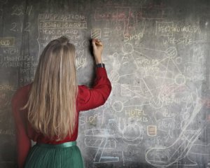 Вчителям наступного року збільшать зарплату