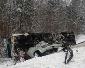 В Беларуси перевернулся автобус с россиянами: более 40 пострадавших и погибший
