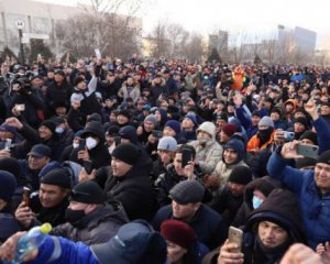 Правительство Казахстана ушло в отставку, а в столице объявили ЧС