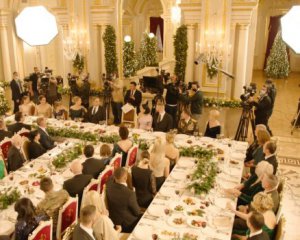 Сміх, оплески і чухання підборіддя: Зеленський показав залаштунки новорічного привітання