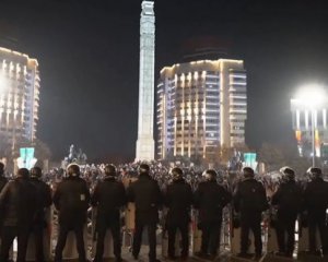В Казахстане приостановили работу банки, в Алматы утром стреляли