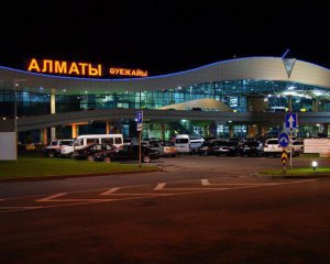 В аэропорту Алматы застряли украинцы