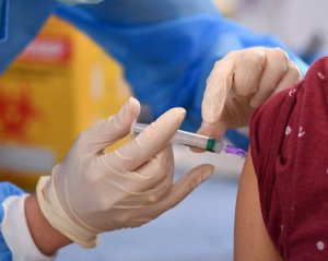 В Украине стартовала запись на бустерную Covid-вакцинацию