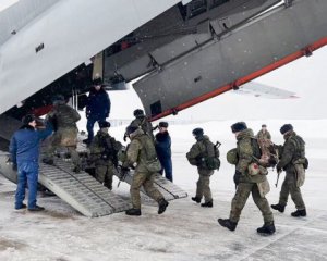 Более 75 самолетов круглосуточно перебрасывают российских военных в Казахстан