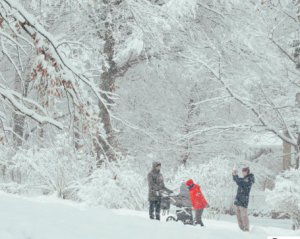 Мішанина дощу та снігу: погода на початку тижня роздратує українців