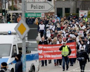 В Германии протестовали против возможного введения обязательной вакцинации