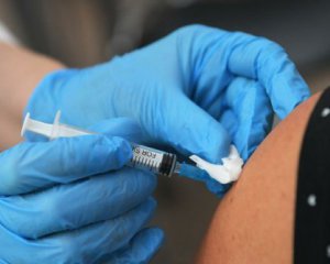 Бустерні дози не допоможуть, треба робити нові вакцини - ВООЗ