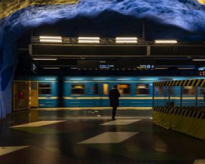 У Києві на дві пересадочні станції метро не пускають пасажирів