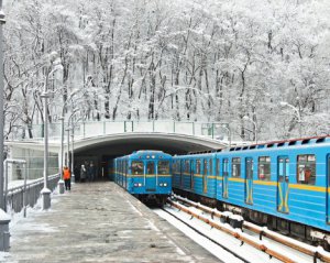 Тисячі українців зустріли Новий рік у метро