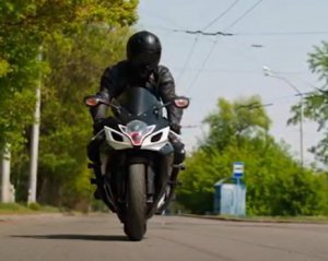 Украинские инженеры представили мотоцикл будущего (видео)