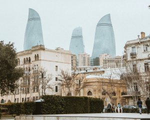 Азербайджан начал пускать украинских туристов