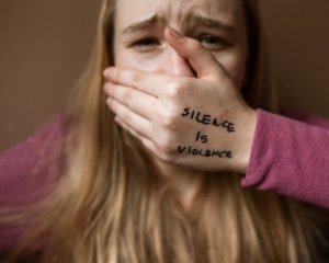 Проблему перестали замалчивать - в прошлом году количество сообщений о домашнем насилии возросло на 56%