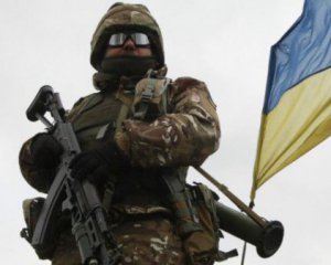 На Донбасі російські військові поранили українського бійця