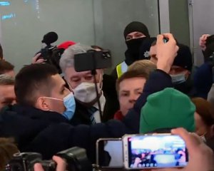 &quot;Намагалися не пустити в Україну&quot; - перша заява Порошенка після прильоту