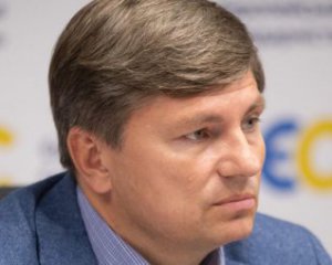 &quot;Зеленський боїться&quot; - нардеп пояснив, чому затягується рішення у справі Порошенка