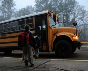 Неизвестные обстреляли школьный автобус: есть погибший