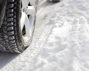 Сьогодні в більшості областей - сильний вітер, у Карпатах - хуртовина