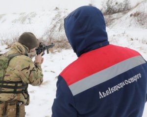 Противодействие угрозе: во Львове обучали стрельбе работников стратегических предприятий