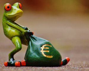 Доллар дорожает, евро – девальвирует. Нацбанк установил курс перед выходными
