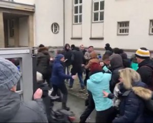 В Германии участники Covid-митинга скрывались от полиции в психбольнице