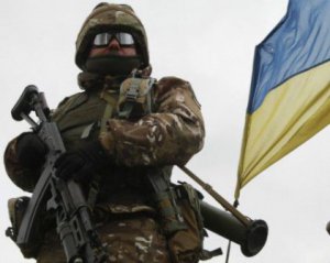 На Донбассе ранили украинского военного