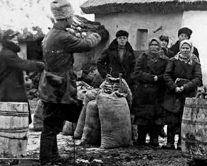 У голодающих украинцев забирали хлеб для россиян