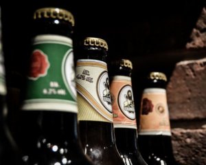 В кіоску за "ковідну тисячу" продавали пиво та цигарки