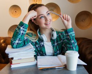 Уряд дозволив виплату "ковідної тисячі" підліткам