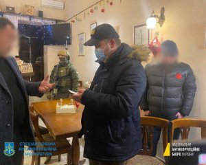 НАБУ показало відео, як нардеп Кузьміних бере хабар