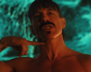 Перший за 6 років: Red Hot Chili Peppers зняли яскравий кліп на трек з майбутнього альбому