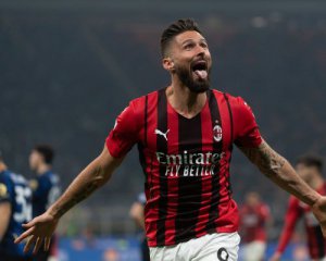 Дубль Жиру приніс &quot;Мілану&quot; перемогу над &quot;Інтером&quot;