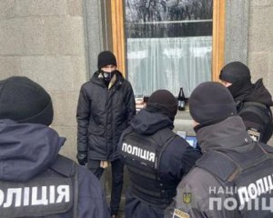 У вікно Верховної Ради кинули молоток, поліція відкрила справу
