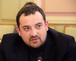 Підозрюваний у хабарі "слуга" Кузьміних на суд не прийшов - поїхав у Житомир
