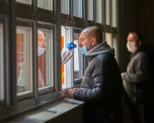 Коронавірус в Україні не вщухає: динаміка знову тривожна