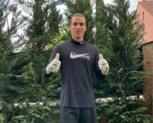 "Іграшка диявола": Луніна розкритикували за фото з дорогою автівкою