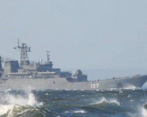 Шість десантних кораблів РФ зайшли до окупованого Севастополя