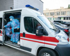 Коронавірус наступає на Україну - за добу понад 40 тис. випадків