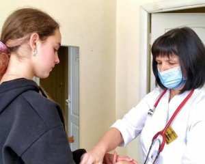 11-річну дівчинку паралізувало після коронавірусу