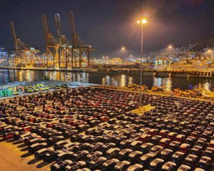 Кілька сотень китайських авто для України застрягли в Греції