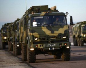 Из Донецка к линии фронта движется большая колонна военной техники и танков – очевидцы