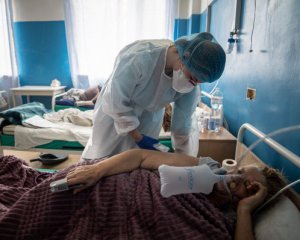 Коронавирус продолжает атаковать Украину: свежая статистика за сутки