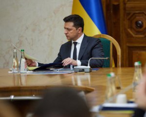 Украина расторгла дипломатические отношения с РФ