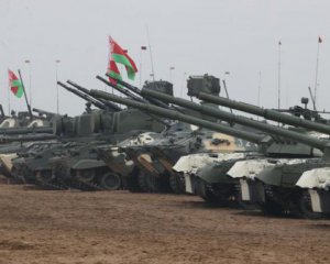 У мережі з&#039;явилось відео військової колони у білоруському Гомелі