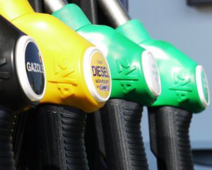 АЗС обмежують продаж пального на одне авто
