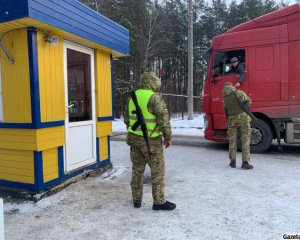 Чоловіків від 18 до 60 років не випускатимуть з України